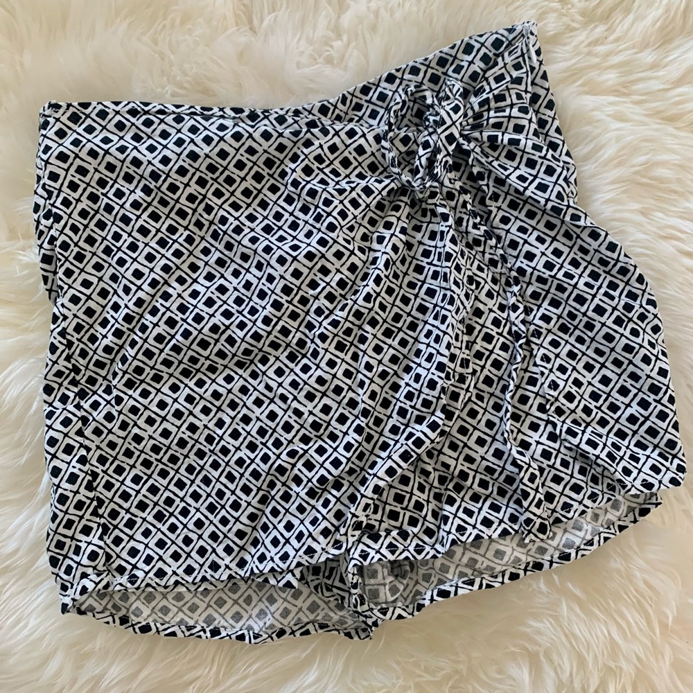 Printed urban outfitters skirt/shorts